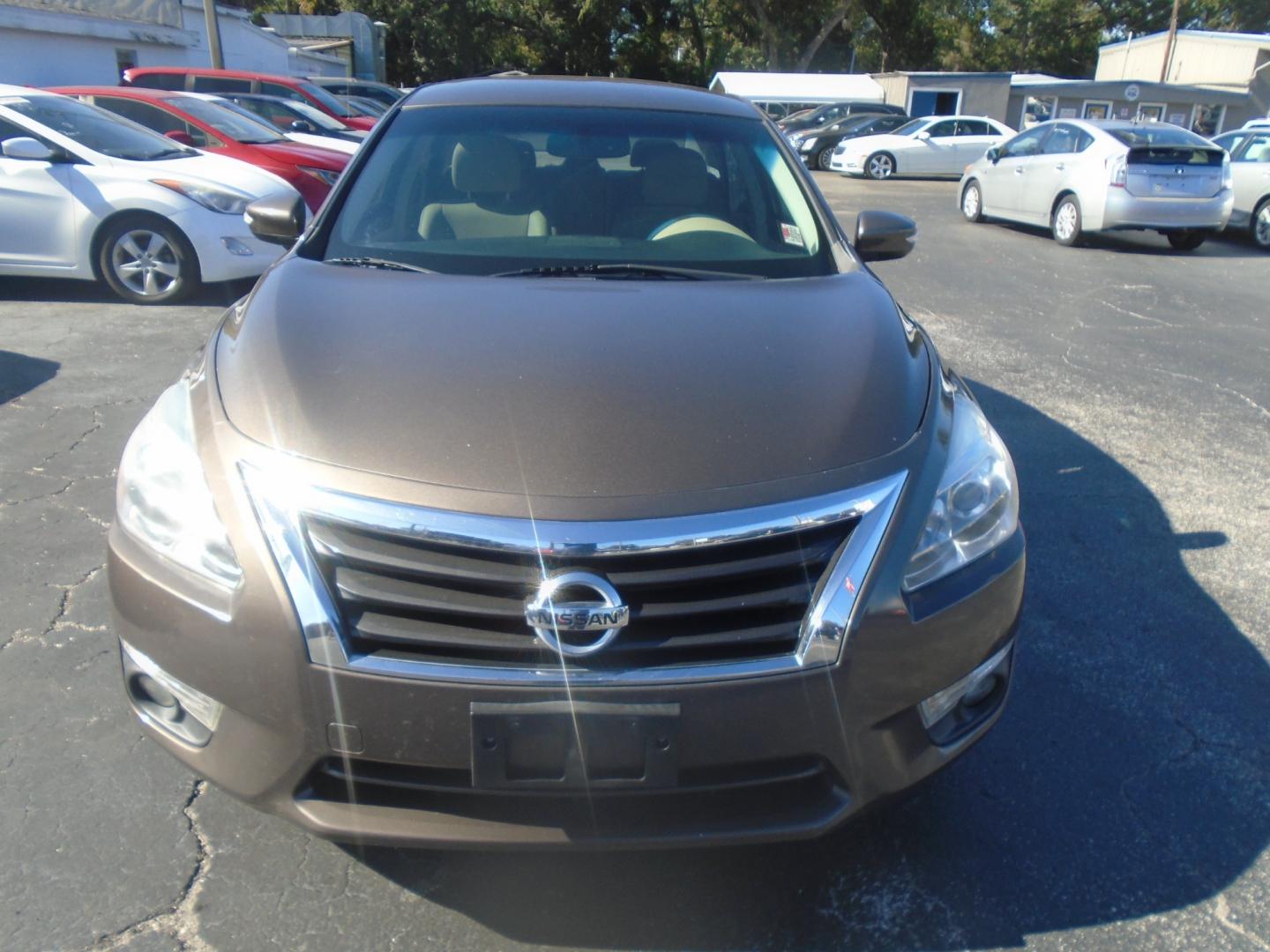 2014 Nissan Altima 2.5 SL (1N4AL3AP5EC) with an 2.5L L4 DOHC 16V engine, Continuously Variable Transmission transmission, located at 6112 N Florida Avenue, Tampa, FL, 33604, (888) 521-5131, 27.954929, -82.459534 - Photo#1